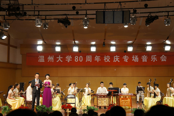 时时彩
80周年校庆专场音乐会-主持人.JPG